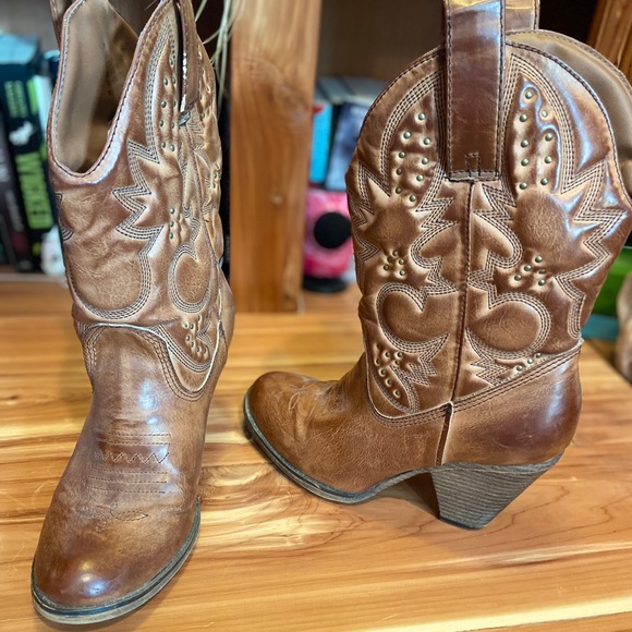 High Heeled Western Boots - Picture 1 of 3